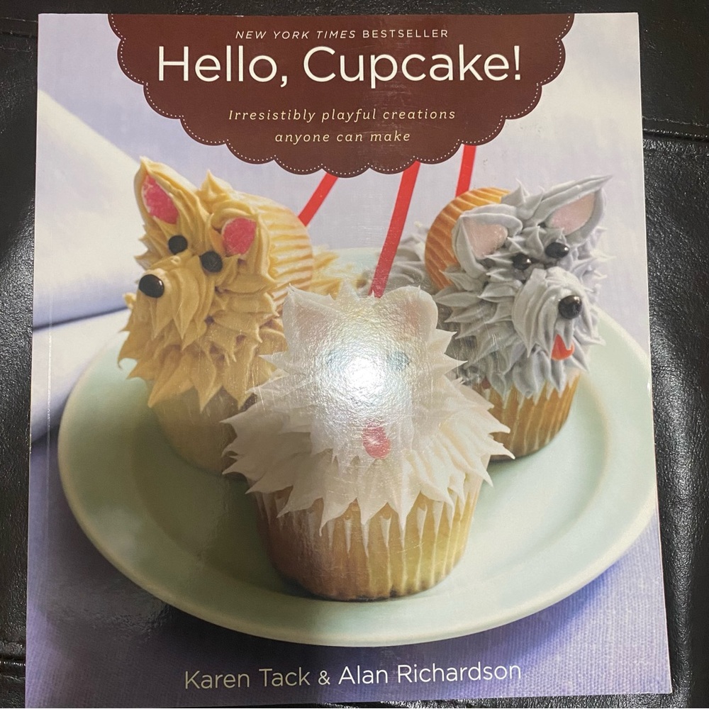 🧁 Cupcake Decorating Book Set – 2 Books - Picture 3 of 5